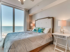 Florida Resort Condo: Walk to Pensacola Beach!