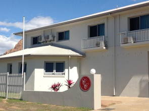 Castle Crest Motel