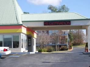 Economy Hotel Forest Park