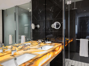 The Capital 15 on Orange Hotel & Spa