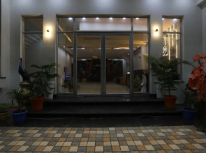Fabhotel Jb Square Resort