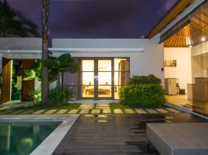 Echo Beach Villa & Apartment