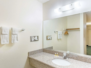 Days Inn By Wyndham Mesa East
