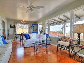 Summerland Ocean View Cottage by RedAwning