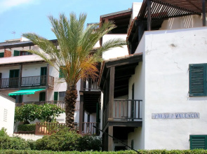 Casa dels Misteris a terrace on sea