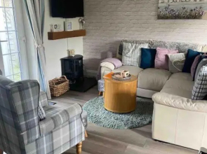 Bramble Cottage - Sleeps 5 with FREE WiFi