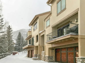 Vail Point 29 3 Bedroom Townhouse by RedAwning