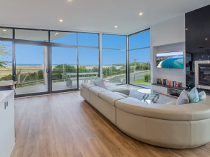 Sweeping Views - Free Wifi & Netflix - PET Friendly