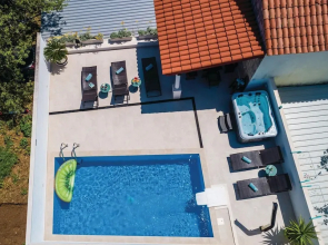 Beautiful Home in Zaton Mali With Wifi and 3 Bedrooms