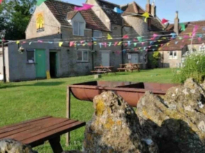 Tuckers Grave Inn - Historic Inn & Cider Pub