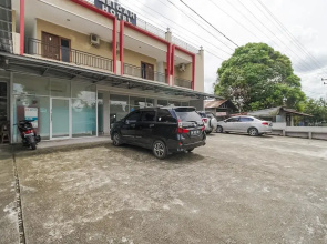 RedDoorz near Pantai Tanjung Pendam 2