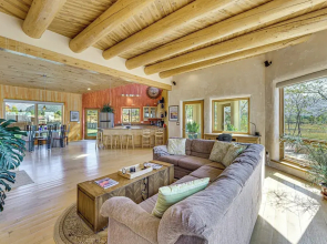 10 Mi to Taos Ski Valley: Mtn-view Duplex w/ Deck!