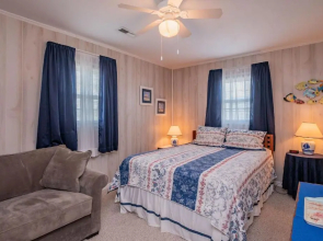 Dip Inn by Oak Island Accommodations