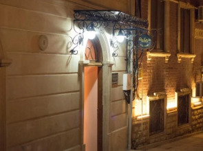 Отель City Walls