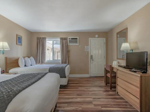 Shasta Pines Motel & Suites