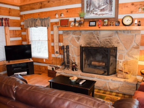 SITTING ROCK - 2 Br Cabin