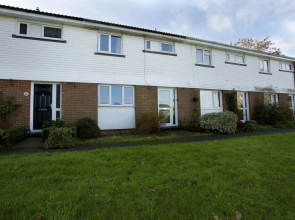 Sleek 2BD House with Garden Heart of Guildford