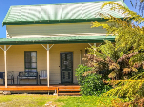 Meredith House & Apartments Strahan