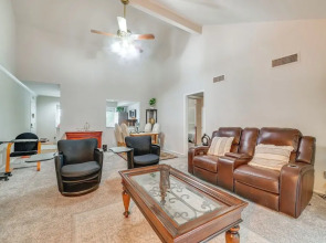 12 Mi to Downtown Dallas: Irving Condo w/ Balcony