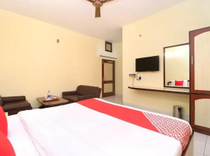 Oyo 30127 Hotel Sabina International