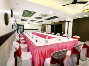 OYO Premium 095 Hamidia Road