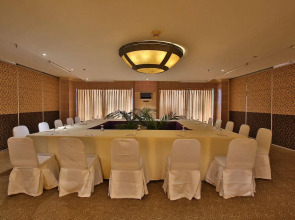 Crown Regency Suites & Residences - Mactan