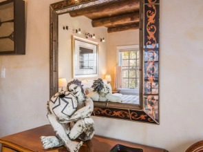 El Caminito - Magnificent East Side Home, Flooded With Light
