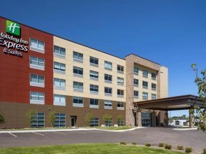 Holiday Inn Express & Suites Gaylord by IHG