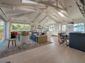 Hanalei Beach House 5 Bedroom Home by RedAwning