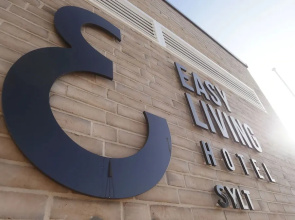 Easy Living Hotel