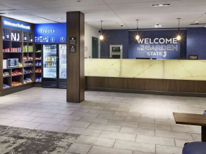 Hampton Inn by Hilton Newark Airport