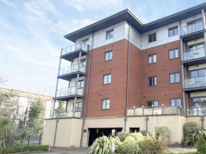 Continental Apartments -2-bed Farnborough Train St