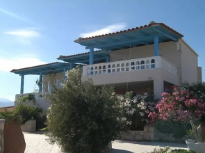 Nicolas Apartments