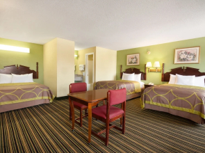 Super 8  Orangeburg