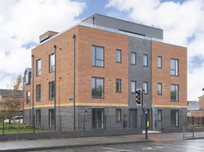 Elliot Oliver - Luxurious 2 Bedroom Apartment With Parking