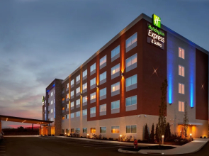 Holiday Inn Express & Suites Cincinnati North - Liberty Way