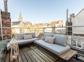 Unique Triplex flat in beautifully renovated mansion