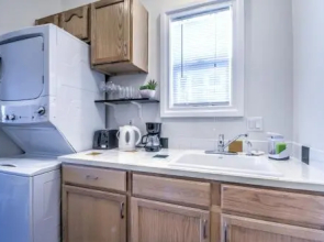 Renovated Bright 1 BR in the heart of Capitol Hill – APT B
