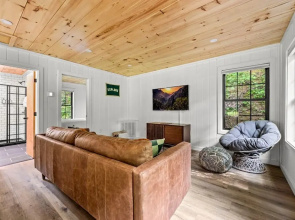 2bdrm Cabin 4 Gburg Pet Friendly Firepit Games