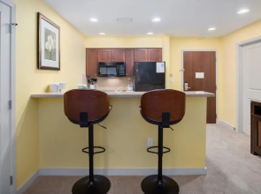 Luau I 6104 - flr1 - 1BR 1BA - (4)