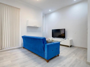 Picturesque Sliema Pad Steps From the Seafront