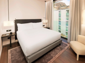 Отель Hilton Lake Como