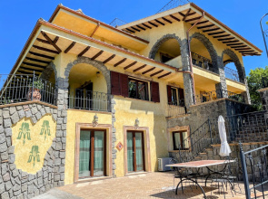 Charming Villa in Umbria - Sleeps 16 - Lake View - Pool, Jacuzzi and Events Room