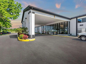 Days Inn by Wyndham Erie