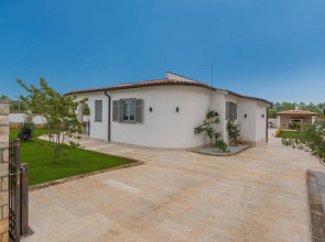 Nicely furnished villa with private pool, BBQ and fenced garden