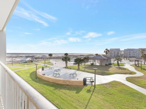 Royal Gulf Beach & Racquet Club 5110 2 Bedroom Condo by RedAwning