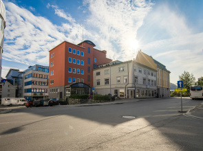 Enter Amalie Hotel