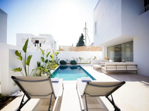 Villa Apollon Seaside and Luxurious