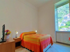CASA Via Salita Monte, 98 - Cozy Private House with Two Bathrooms-Trekking Lovers - Town View