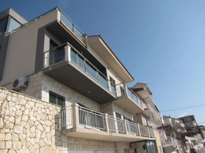 Apartment Iva - with beautiful view: A1 Omis, Riviera Omis